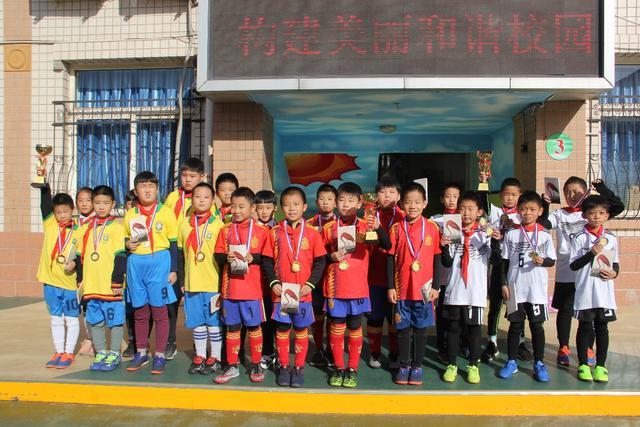 拜仁提前四轮卫冕德甲 向“六冠王”迈进